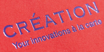 Créeation Fiery Red on Royal Blue